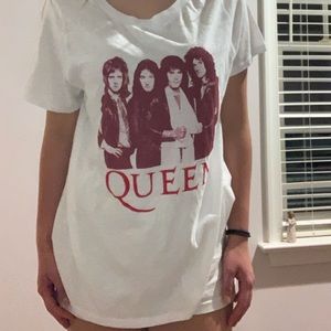 US XXL queen white t shirt fits like medium